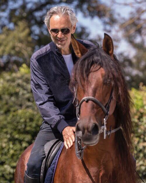 Andrea Bocelli caballo Andrea Bocellli montando a caballo