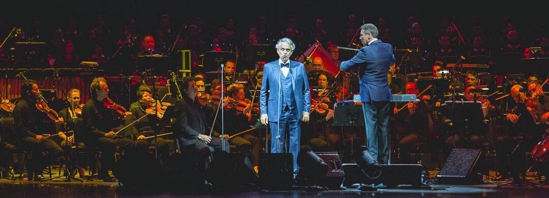 Andrea Bocelli cantante de opera italiano ciego