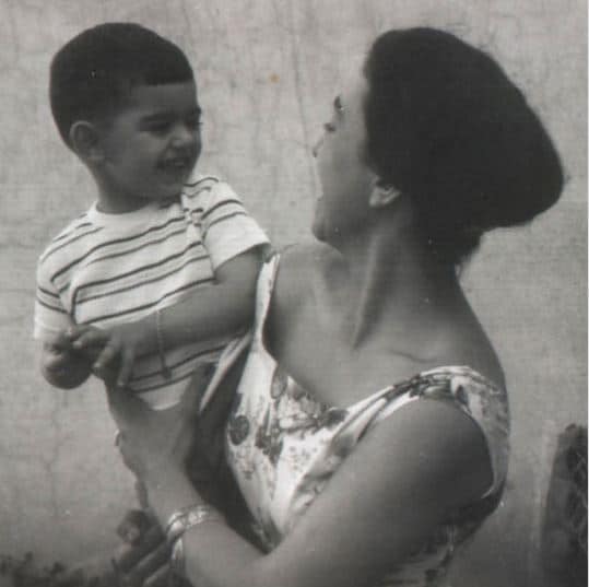 Andrea Bocelli niño con su madre madre Andrea Bocelli