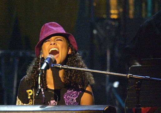 Alicia Keys playing piano alicia keys piano