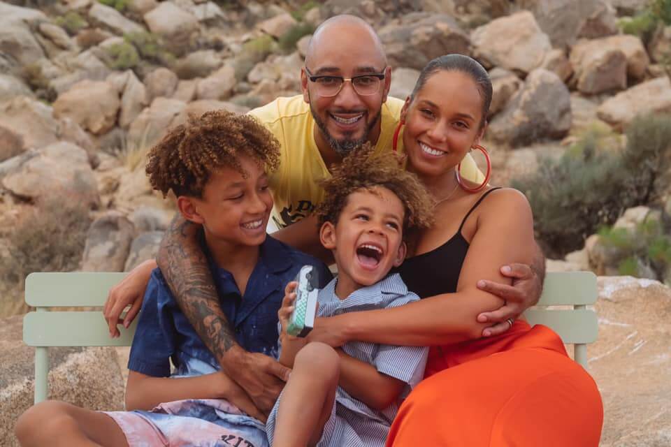 <span style="color:#e66a05">ALICIA KEYS</SPAN> | From the Hell's Kitchen in New York to her self-discovery through music Alicia Keys kids