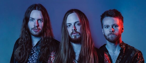<span style="color:#e66a05">THE VINTAGE CARAVAN Monuments</span> | The Icelandic trio that makes classic rock sound contemporary quién es The vintage Caravan