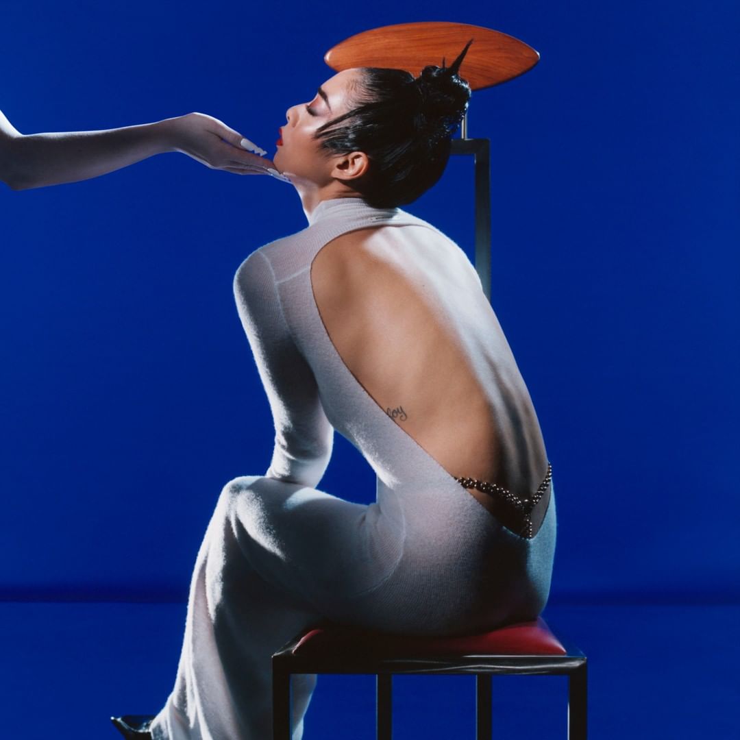 <span style="color:#e66a05">RINA SAWAYAMA Hold The Girl</span> | La chica japonesa que conquista las listas británicas con su nuevo Pop ¿quién es Rina Sawayama?