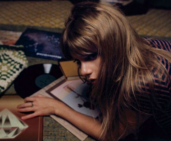 <span style="color:#e66a05">TAYLOR SWIFT Midnights</span> | ¿En que piensa Taylor cuando no puede dormir? nueva edicion Midnights