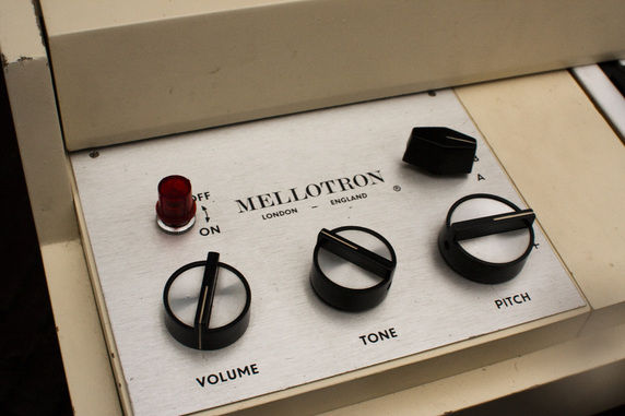 what is a mellotron? mellotron moody blues